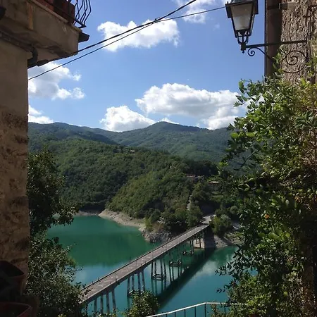 Casa Con Terrazzo Vista - Lakeholiday Castel di Tora