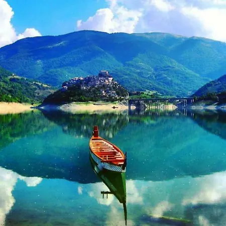 Holiday home Casa Con Terrazzo Vista - Lakeholiday Castel di Tora