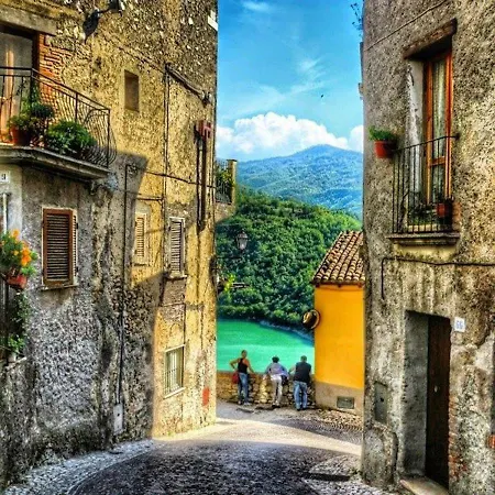 Casa Con Terrazzo Vista - Lakeholiday * Castel di Tora