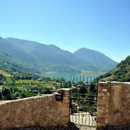 Holiday home Casa Con Terrazzo Vista - Lakeholiday Castel di Tora